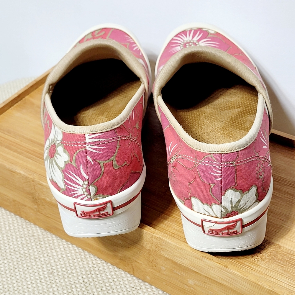 Dansko Vegan Volley Women's Clog Pink White & Cream Floral EU 37 (US 6.5 - 7) - Picture 3 of 9